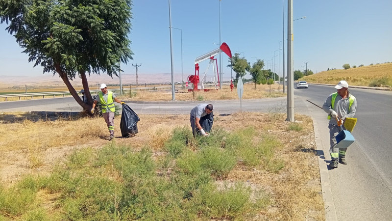 Gültepe Kavşağı – Kozluk Yolu Genel Temizlik Çalışmaları Tamamlandı