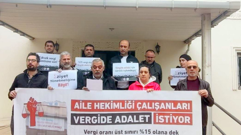 Sağlık emekçilerinin ‘Vergide Adalet’ eylemi devam ediyor
