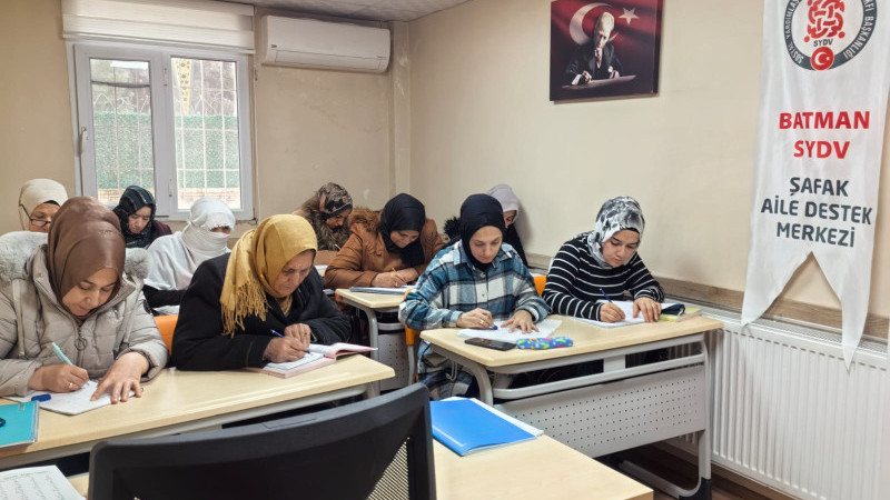 Şafak ADEM’de kadınlar okuma-yazmayla yeni bir hayata adım atıyor