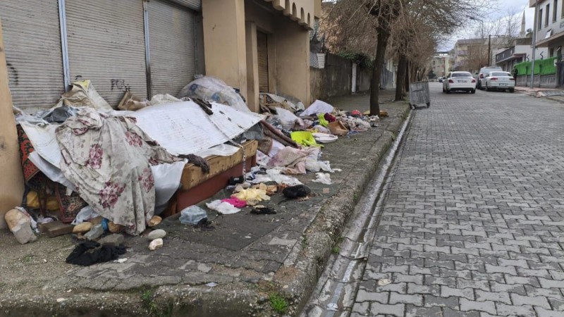 EVDE 8,5 TON ÇÖP ÇIKTI!