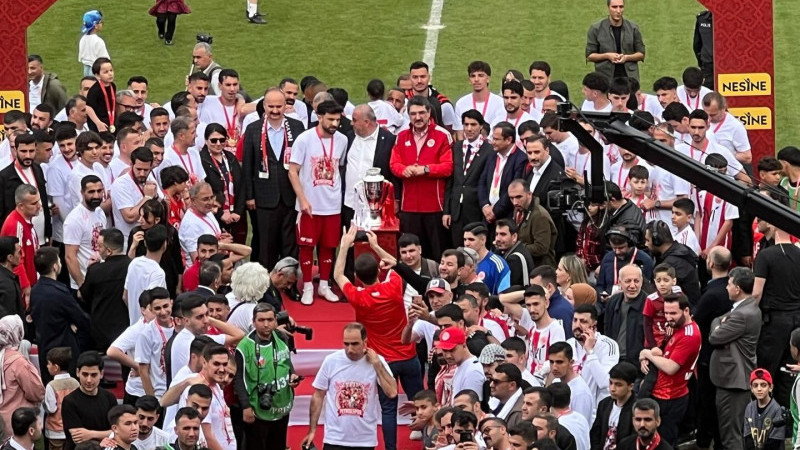 2. LİG’E FIRTINA GİBİ VEDA : PETROLSPOR 1. LİG’E HAZIR!