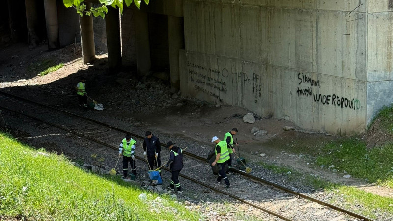 BELEDİYEDEN YOĞUN TEMİZLİK MESAİSİ