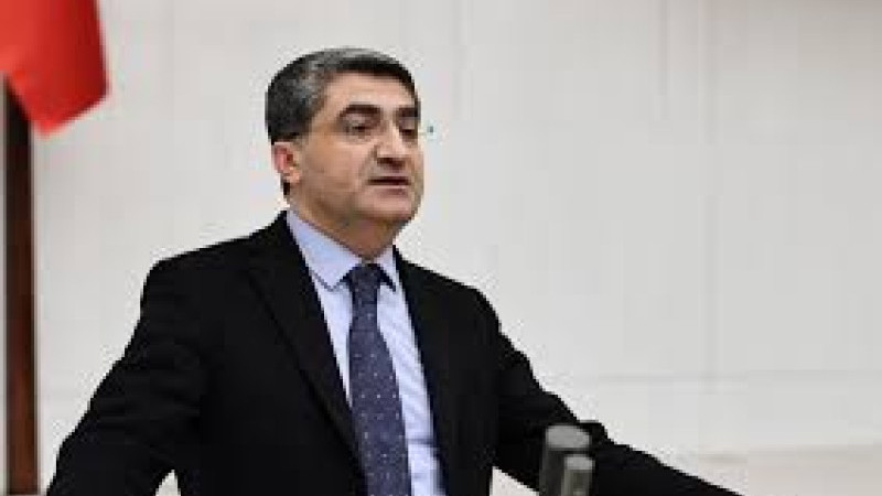 EKMEN, ''SOSYAL KONUT PROJELERİNİN AKİBETİ BELİRSİZ''