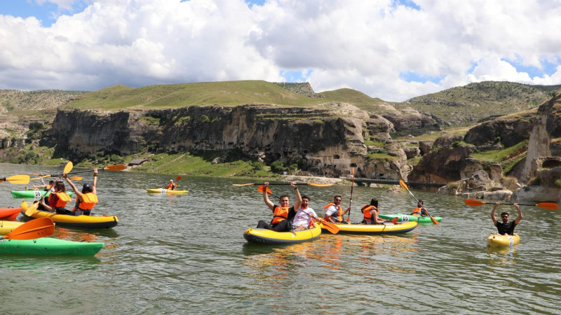 HASANKEYF'TE BAHAR ŞENLİKLERİ COŞKUYLA KUTLANDI