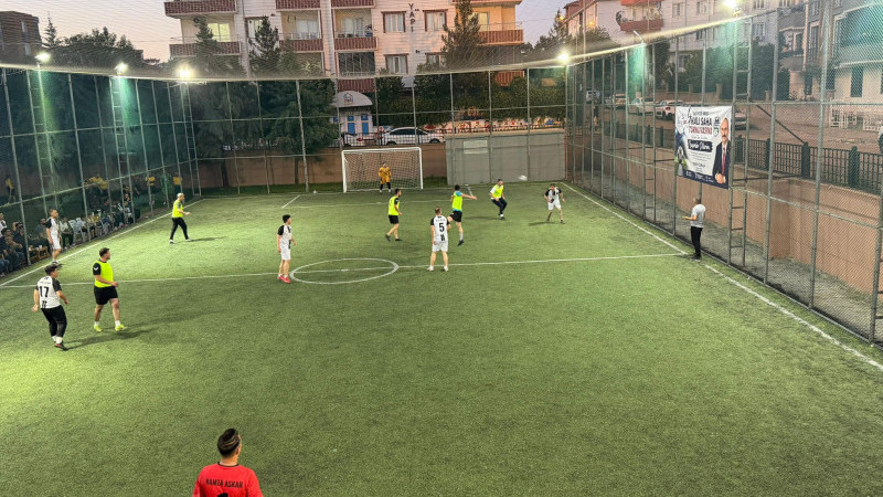 BELEDİYE PERSONELİ SAHADA BULUŞTU