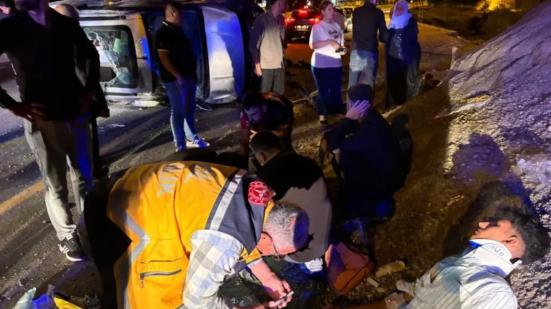 GERCÜŞ ÇEVRE YOLUNDA FECİ KAZA : 6 YARALI