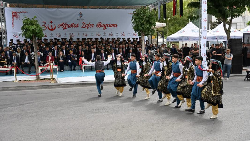 ZAFER BAYRAMI COŞKUYLA KUTLANDI
