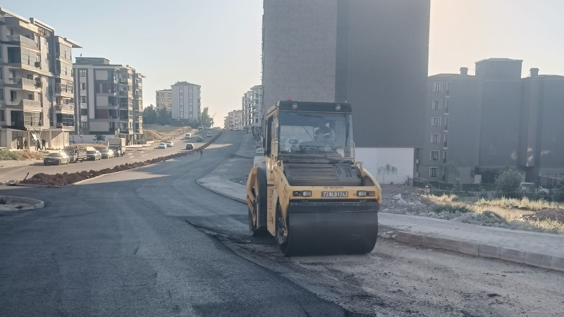BELEDİYEDEN YOL ATAĞI