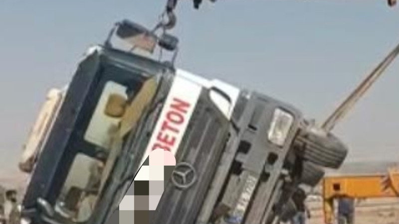 BETON MİKSERİ DEVRİLDİ : 1 YARALI