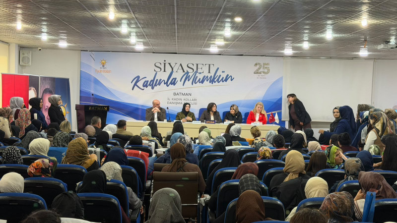 AK PARTİ BATMAN KADIN KOLLARINDAN DANIŞMA TOPLANTISI