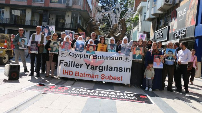 Batman’da kayıp yakınları Ankara Garı katliamını andı