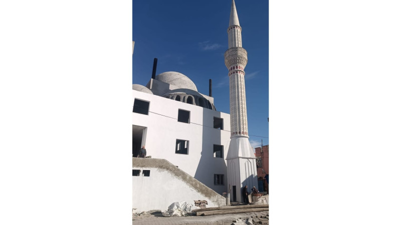 CAMİSİZ MİNARE CAMİSİNE KAVUŞUYOR
