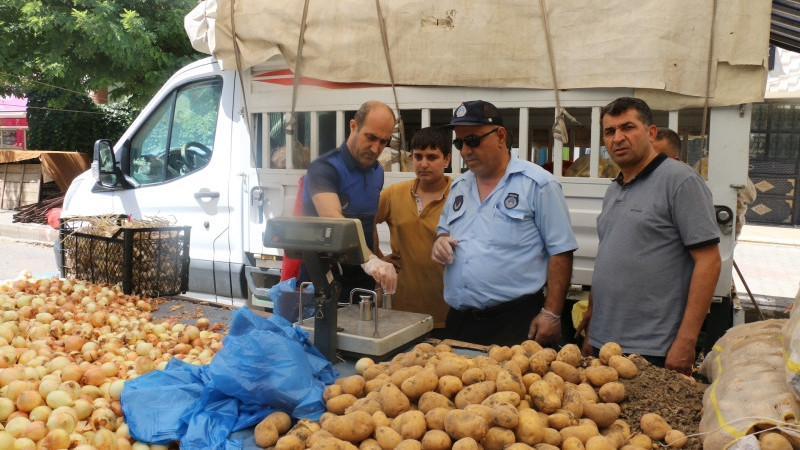 Alışverişin ardından hassas terazi ile denetim