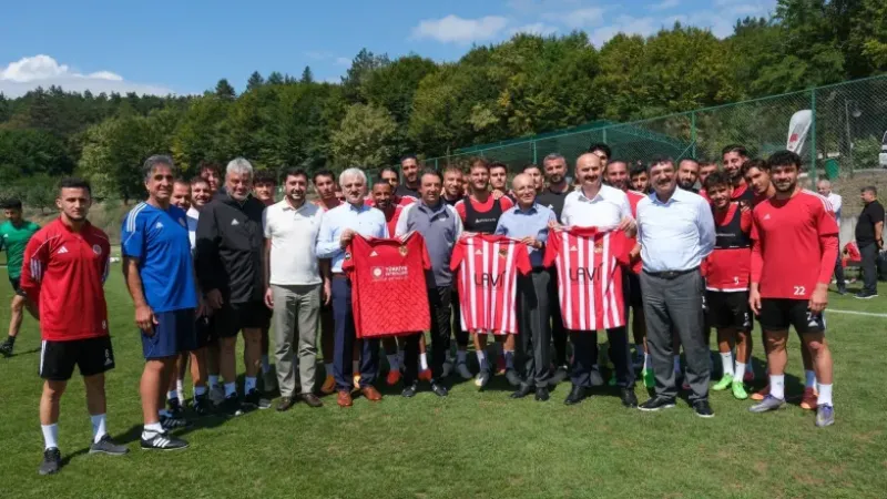 Bakan Şimşek, Bolu’da kamp yapan Petrolspor’u ziyaret etti