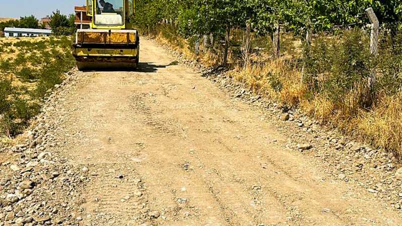 Akoba köyüne 1 kilometrelik stabilize yol çalışması