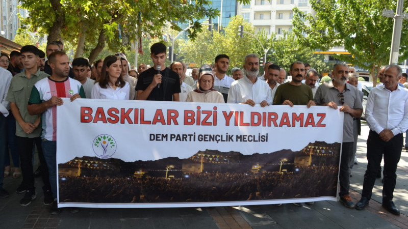 DEM'Lİ GENÇLERDEN BASIN AÇIKLAMASI