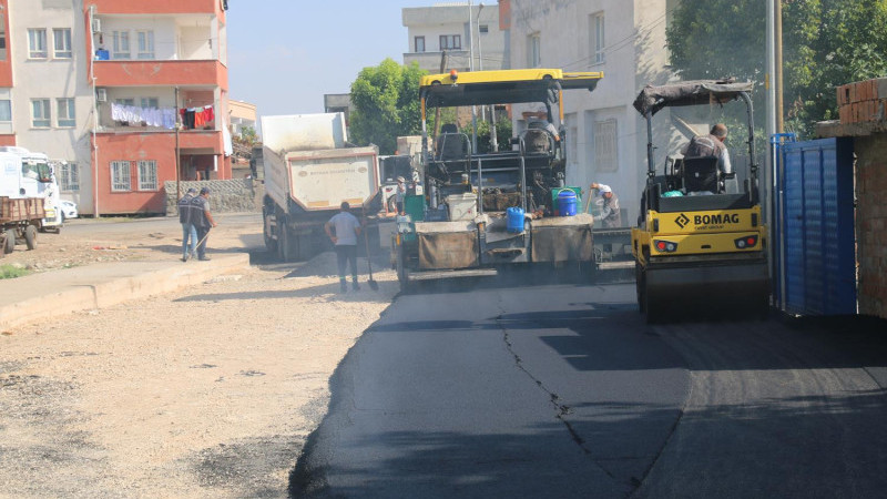 PETROLKENT VE SEYİTLER’DE YOLLAR YENİLENİYOR