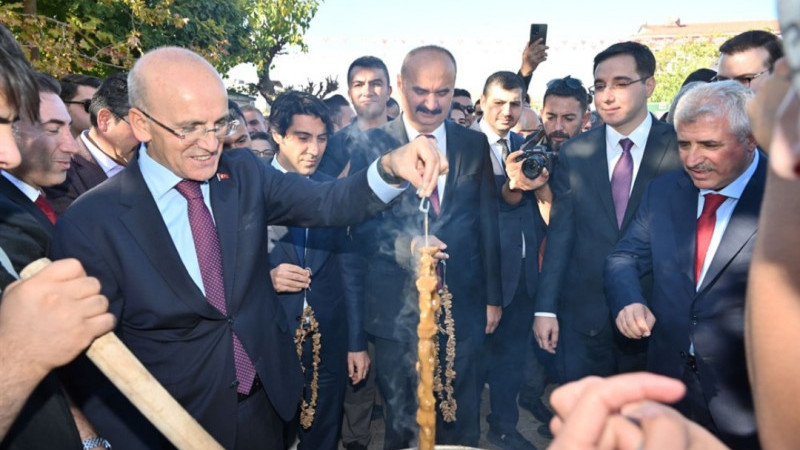 BAKAN ŞİMŞEK,  BAĞ BOZUMU FESTİVALİNDEYDİ