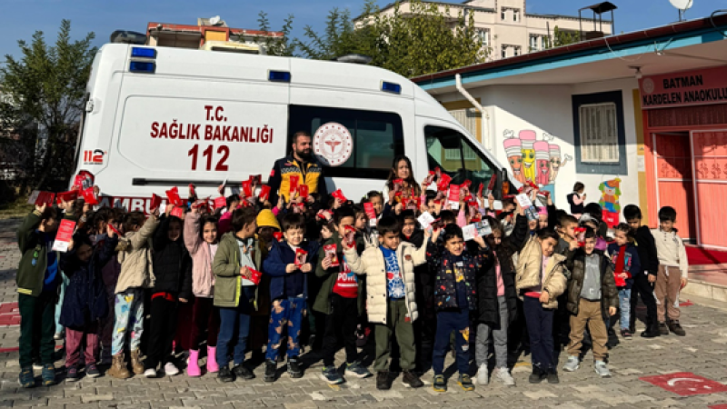 Minik öğrencilere 112 acil sağlık ve ambulans tanıtımı yapıldı