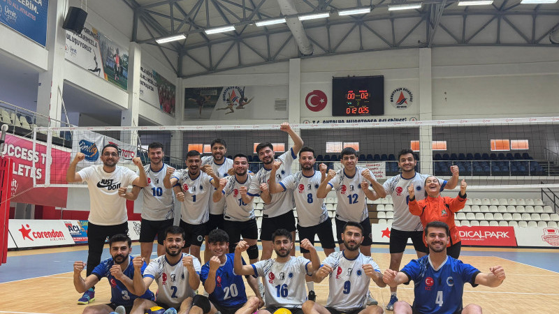 ÜNİVERSİTE ERKEK VOLEYBOL TAKIMI SÜPER LİGDE