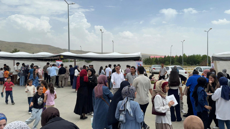 ÜNİVERSİTEDE GAZZE YARARINA KERMES DÜZENLENDİ