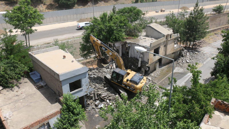 İLUH DERESİ'NDE KENTSEL DÖNÜŞÜM TAM GAZ DEVAM EDİYOR