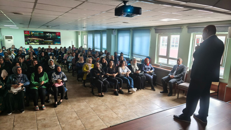 Prof. Dr. Dursun’dan Velilere “Aile İçi İletişim” konferansı