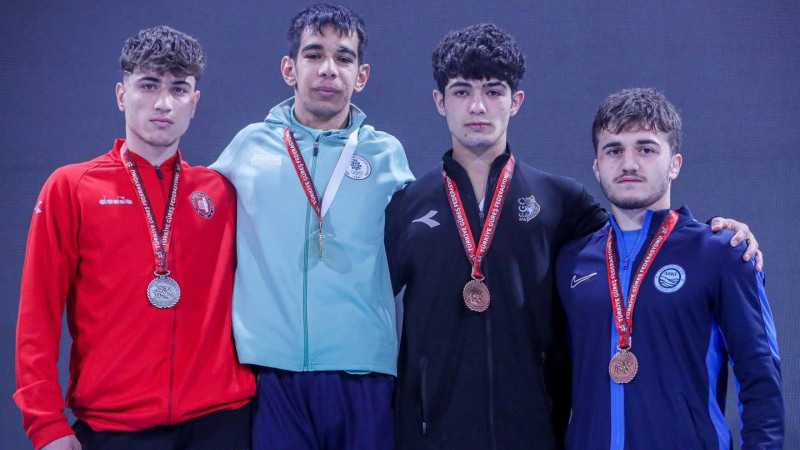 SPOR BİLİMLERİ FAKÜLTESİ ÖĞRENCİLERİNDEN RAKİPLERİNE TUŞ