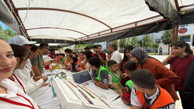Şehit Ömer Halisdemir Anadolu Lisesi’nde TÜBİTAK 4006 Bilim Fuarı coşkusu