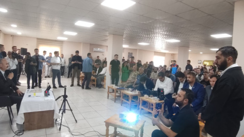 Vali Canalp Güneykent'te vatandaşlarla buluştu