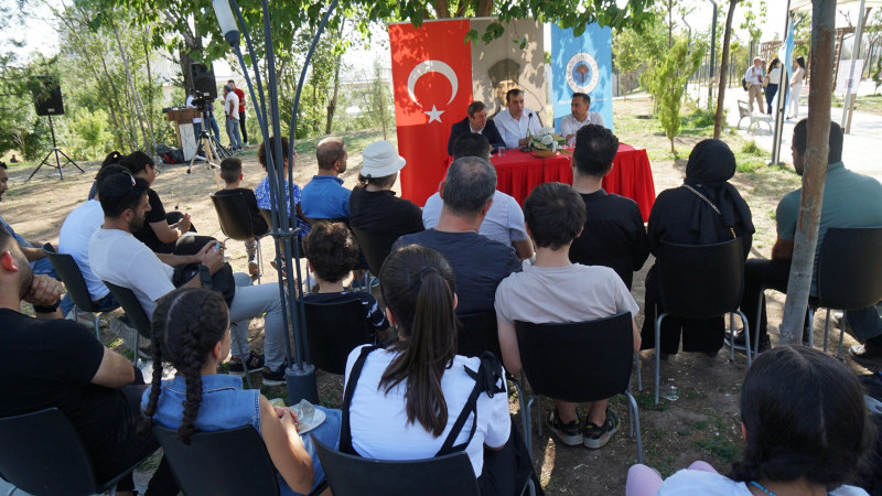 ESENTEPE MİLLET BAHÇESİNDE YAPAY ZEKÂ KONUŞULDU
