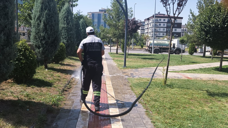 ERCAN GÜN VE SU PARK’LARINDA HİJYEN SEFERBERLİĞİ