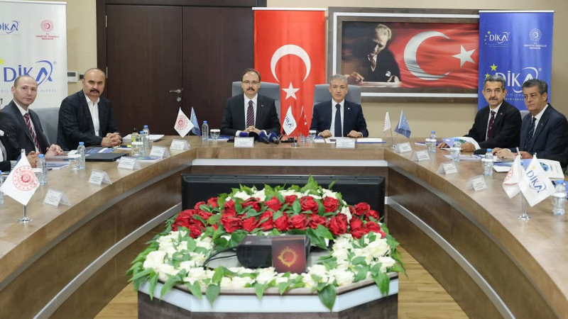 VALİ CANALP, DİKA TOPLANTISINDAYDI