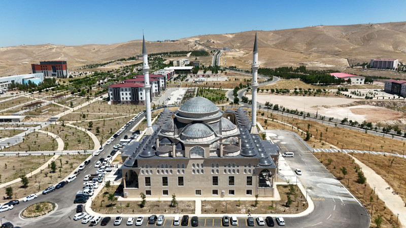 ÜNİVERSİTE CAMİİ AÇILIŞ İÇİN GÜN SAYIYOR