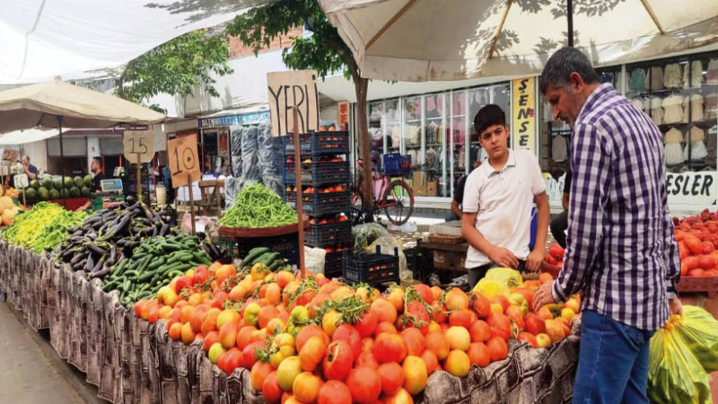 PAZARDA FİYAT DÜŞTÜ, ALIŞVERİŞ BİTTİ