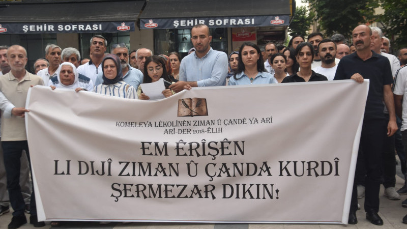 Kürtçe müzik dinleyen aileye destek açıklaması