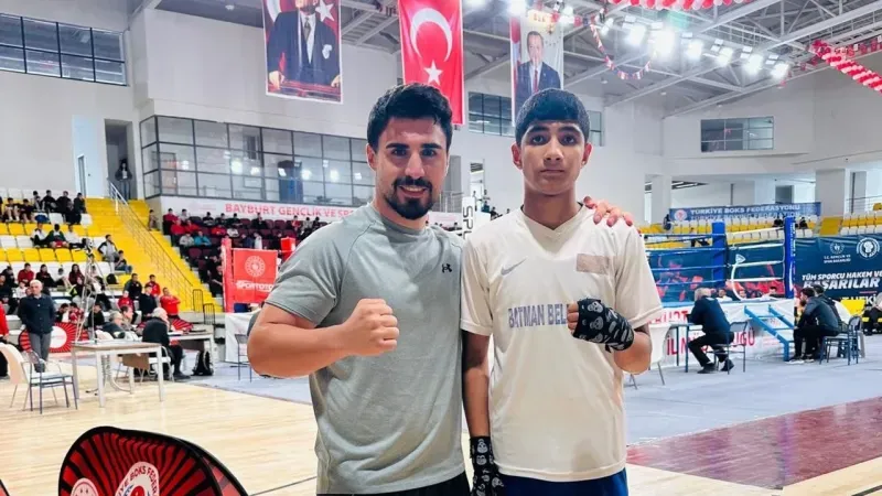 OĞUZ, BOKSTA TÜRKİYE ÜÇÜNCÜSÜ OLDU