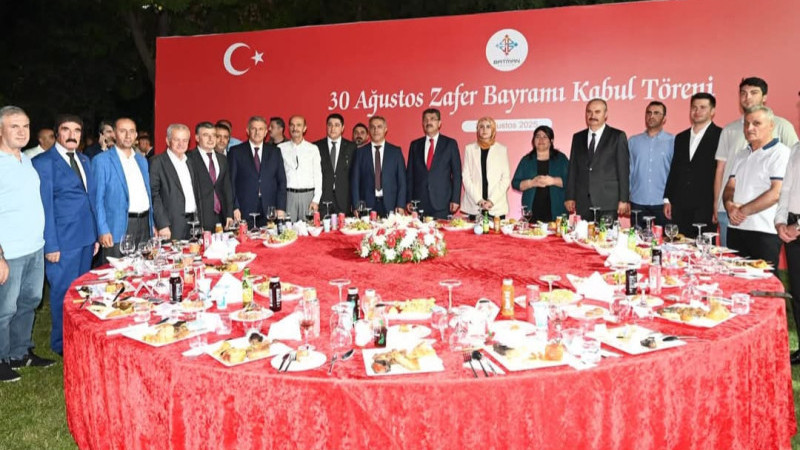 30 AĞUSTOS COŞKUSU KABUL TÖRENİYLE TAÇLANDI