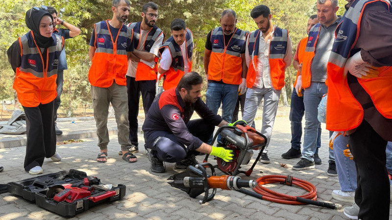 AFAD GÖNÜLLÜLERİNE SAHA EĞİTİMİ VERİLDİ