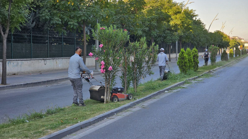 BATMAN’DA 85 DÖNÜMLÜK PARK VE BAHÇE BAKIMI YAPILDI