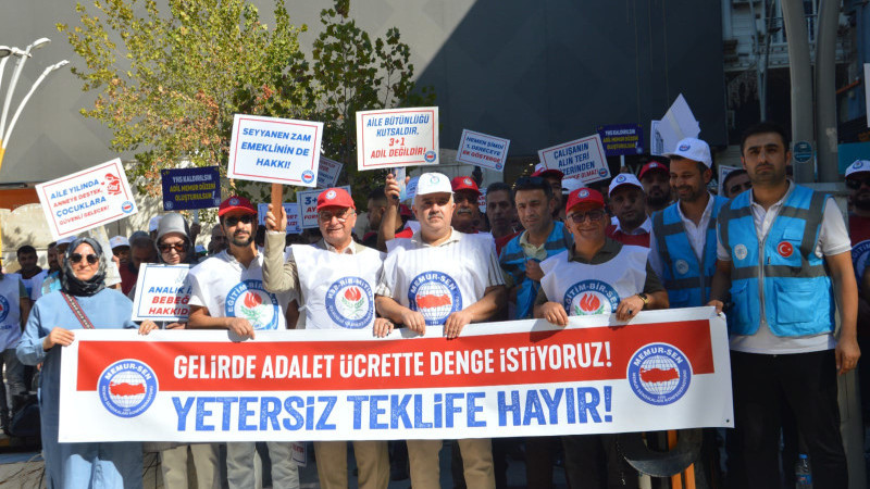 EMEKLİLER VE MEMURLAR HAKLARI İÇİN ALANLARDA