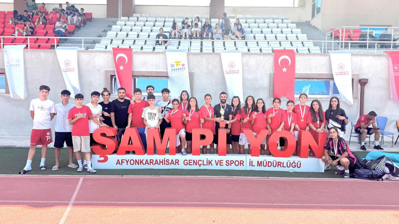 FUTBOLDA GOL YEMEDEN ÇİFTE ŞAMPİYONLUK