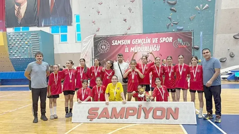 HENTBOL KIZ TAKIMINDAN TÜRKİYE ŞAMPİYONLUĞU