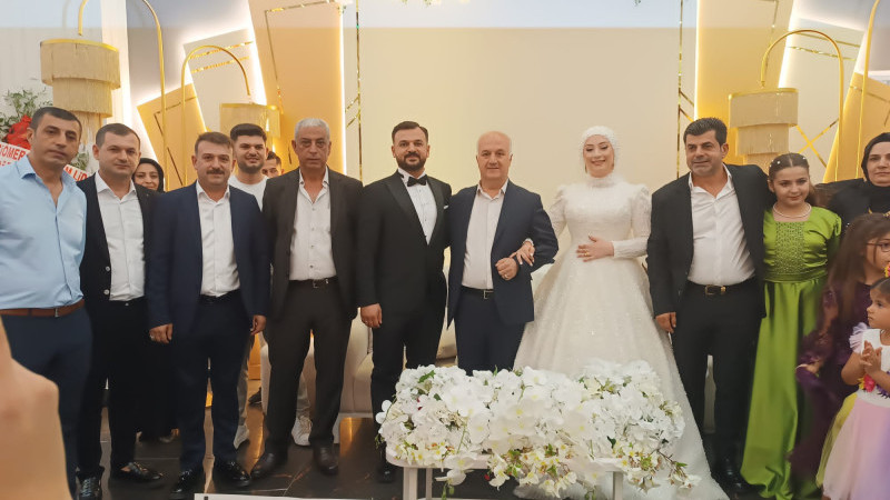 SICAKLARA RAĞMEN DÜĞÜNLER TAM GAZ DEVAM EDİYOR