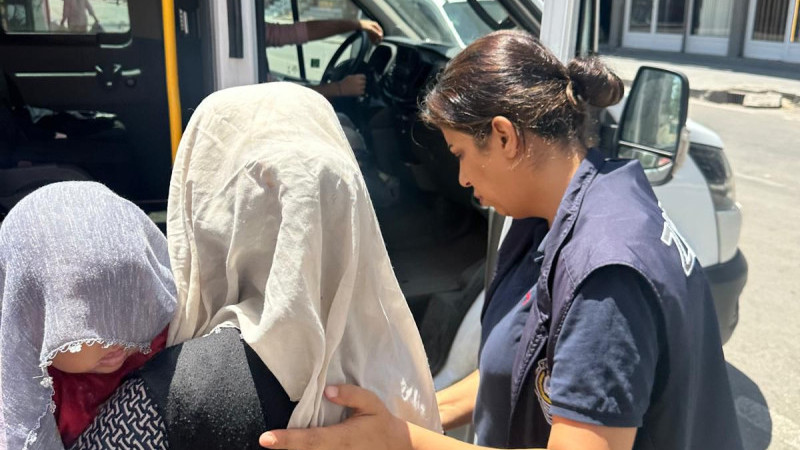 Zabıtadan Dilencilere ve Işıkta Satış Yapan Çocuklara Sıkı Denetim