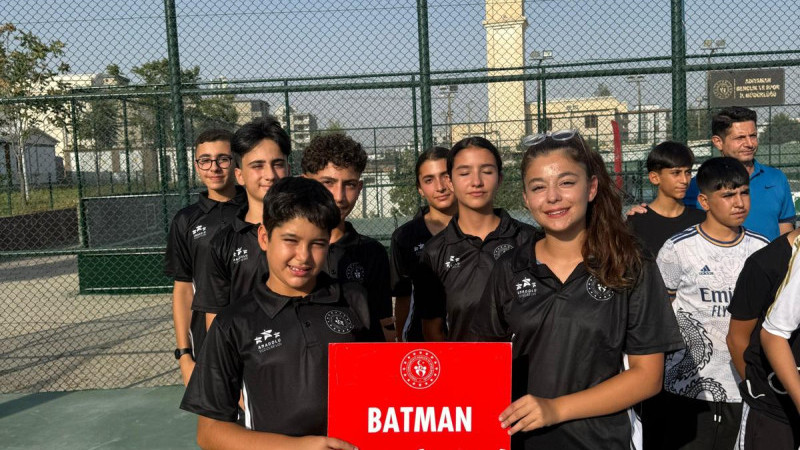 Batman Teniste Çifte Başarı