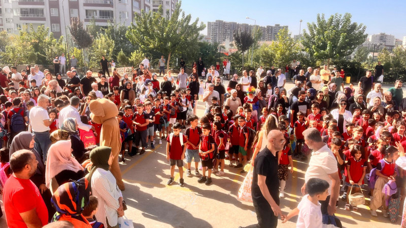 EĞİTİME EĞLENEREK BAŞLADILAR