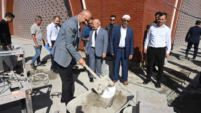 Vali Canalp, Kardeşlik Mescidi inşaatında incelemelerde bulundu