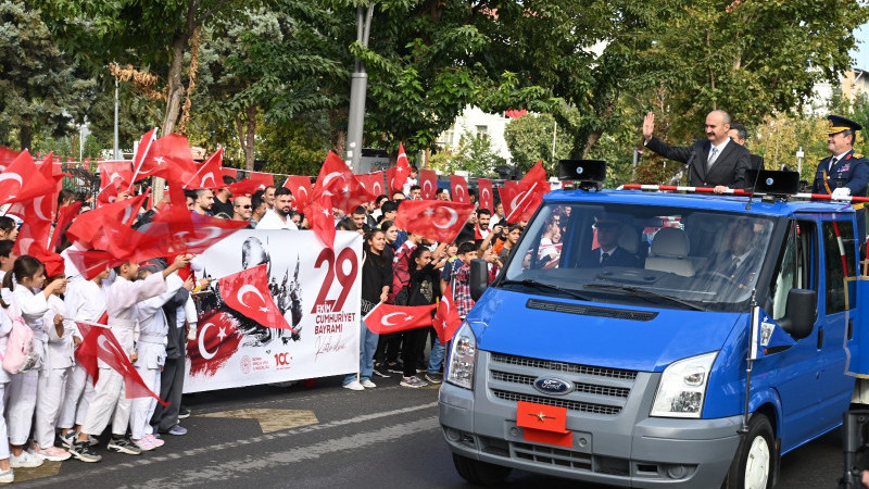 Cumhuriyetin 102. yılı coşku ile kutlandı