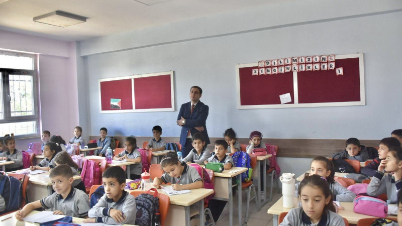 Kaymakam Başar’dan Okul Ziyaretleri: “Eğitim Yolculuğunda Her Zaman Yanınızdayız”
